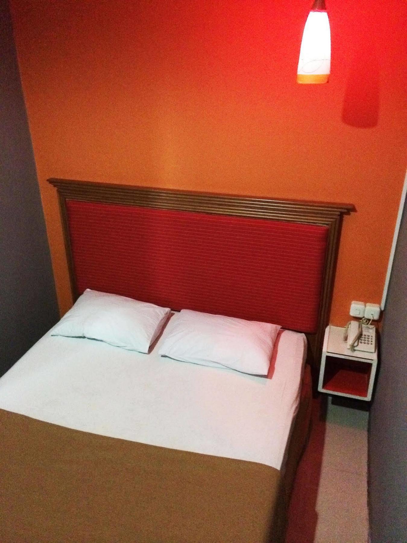 Hollywood Hotel Jakarta Ngoại thất bức ảnh