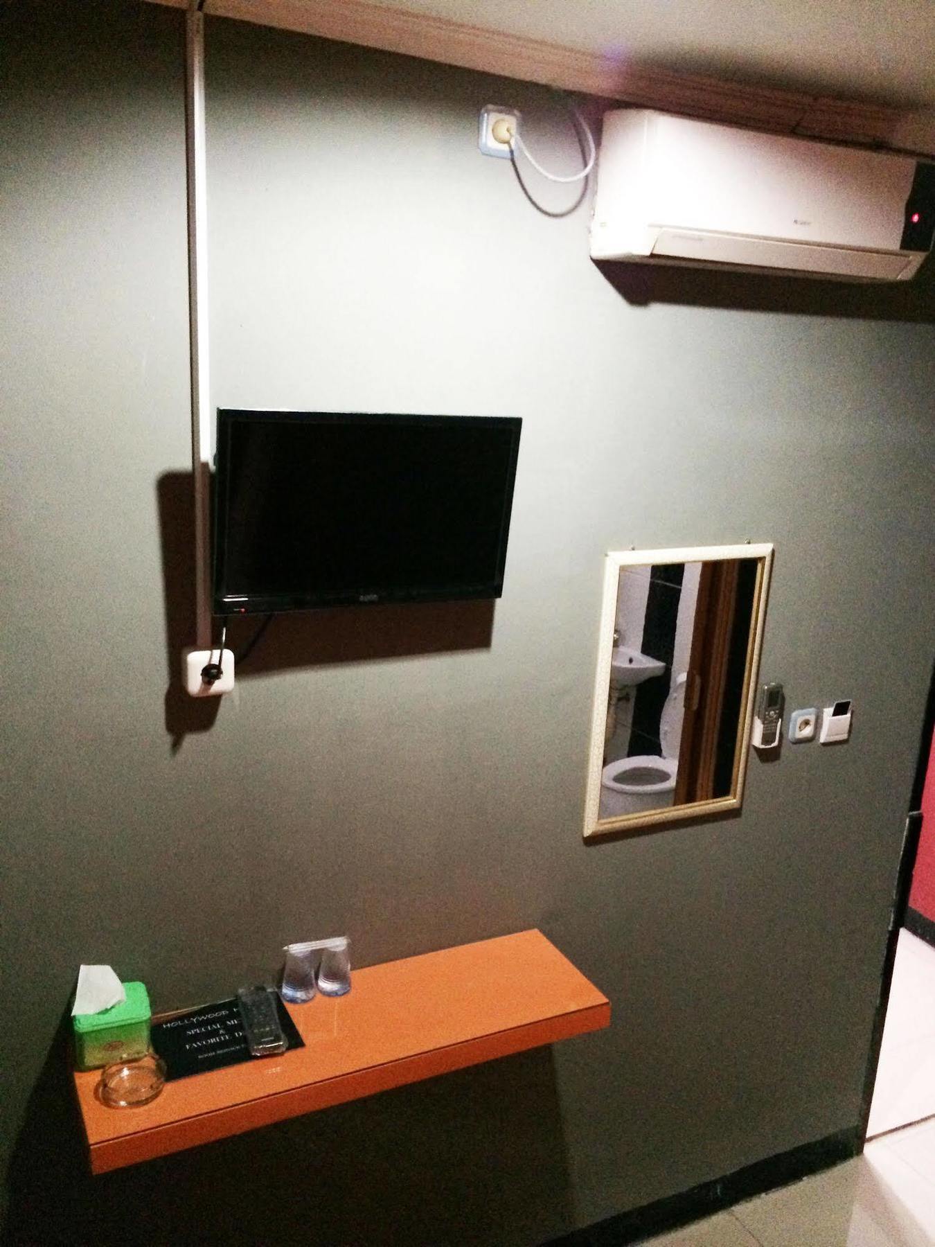 Hollywood Hotel Jakarta Ngoại thất bức ảnh